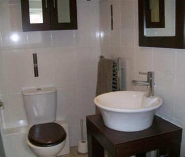 2 bedroom House To Let - Photo 4