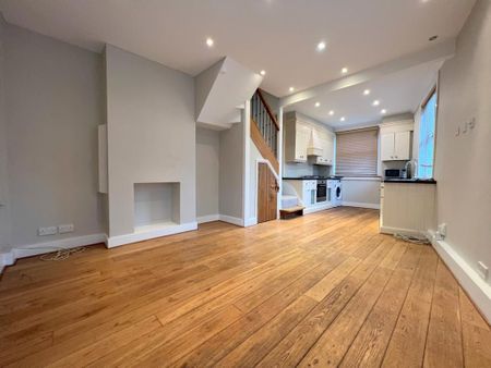2 bedroom terraced house to rent - Photo 4