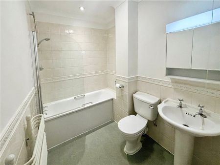 Ferry Lane, Wraysbury, Staines-upon-Thames, Berkshire, TW19 6HG - Photo 4