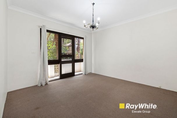 Spacious Two-Bedroom Apartment with Garage in Prime Ashfield Location - Photo 1