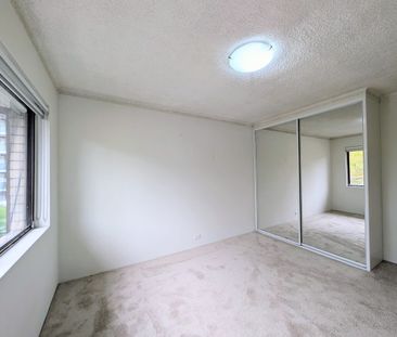 Quiet & Convenient 2-Bedroom Apartment Opposite Park - Photo 5