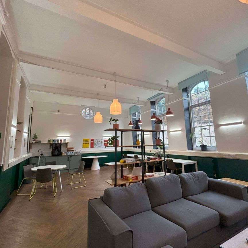 Standard Double Non Ensuite: Two Bed Flat - Photo 1
