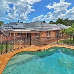Family house with pool in Central of Calamvale - Photo 3