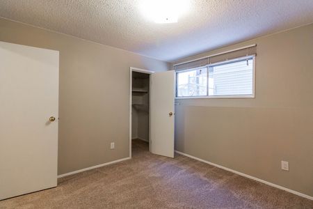 #5, 4523 75 St. NW, Calgary - Photo 4