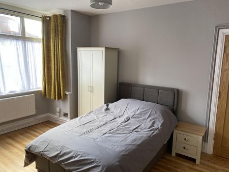 1 bedroom in a house share to rent - Photo 5