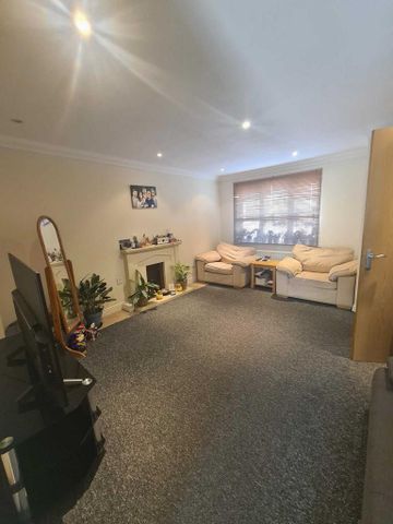 3 bedroom end of terrace house to rent - Photo 2