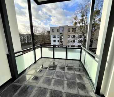 Moderne 3-Zimmer-Etagenwohnung mit Laminat und großem Balkon in Wol... - Photo 2