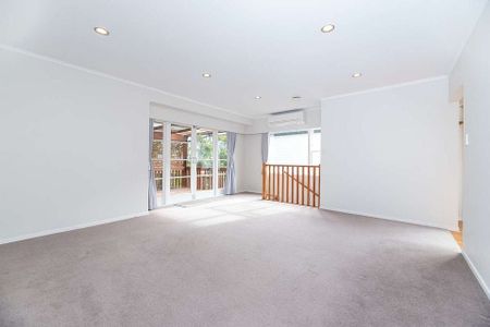 Lovely 4 Bedroom House In Lynfield - Photo 4