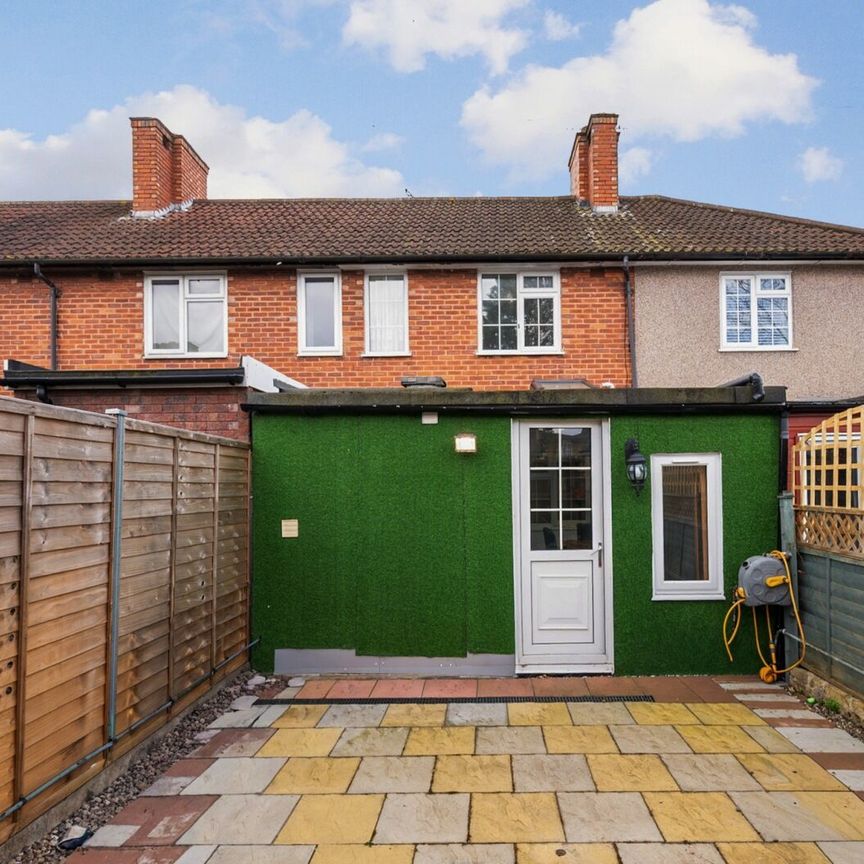 Revesby Road, Carshalton, SM5 - Photo 1