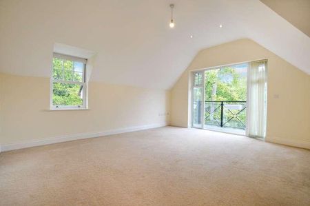 Birchwood Drive, West Byfleet, Surrey, KT14 - Photo 4