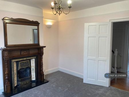 4 bedroom semi-detached house to rent - Photo 4