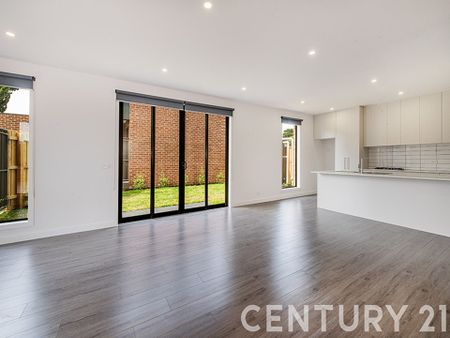 Modern Spacious Townhouse - Photo 2