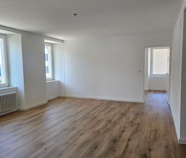 Appartement rénové de 4 pièces au centre du village - Photo 2