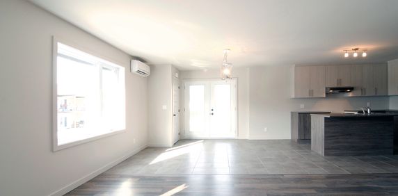 4 1/2 QUADRUPLEX SHERBROOKE(ROCK FOREST) - Photo 2