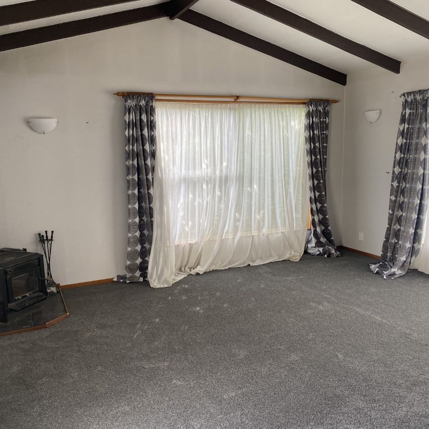 Lovely home in Totara Park - Photo 1