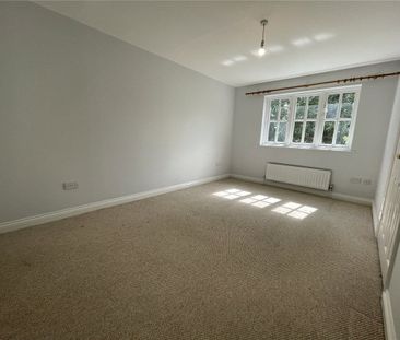 Detached 4 bedroom house in popular Dunstan Park. **AVAILABLE FOR A... - Photo 5