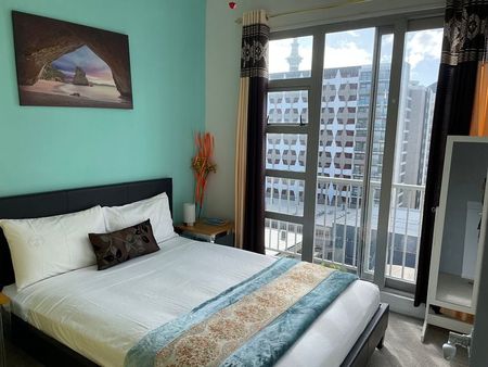 Furnished 2Bedroom Apt. with Skytower view! - Photo 2