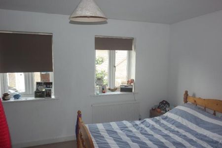 2 bedroom semi-detached house to rent - Photo 3