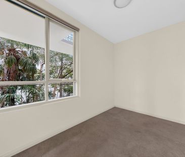 Brilliant Burnett - Photo 4