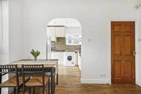 1 bedroom in a house share to rent - Photo 4