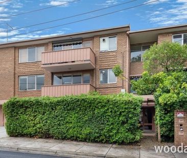 Spacious Camberwell Apartment – Walk to Camberwell Junction - Photo 6