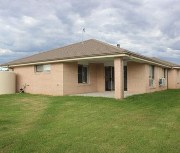 43 Flemming Crescent, Tamworth, NSW 2340 - Photo 5