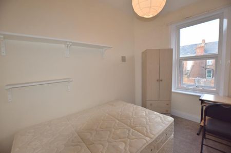 3 bedroom flat to rent - Photo 5