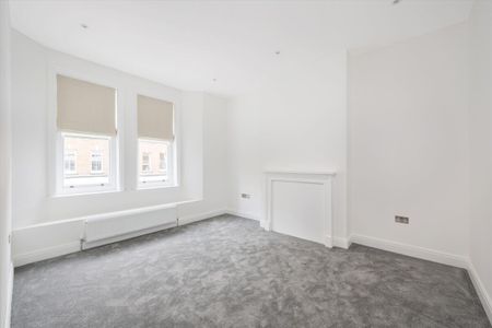 A two bedroom apartment is available to rent through Knight Frank, St John's Wood NW8. - Photo 2