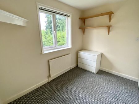 4 bedroom semi-detached house to rent - Photo 4