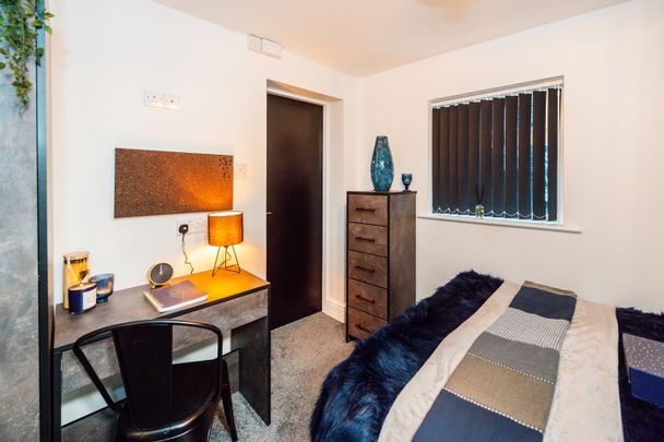 Room in a Shared Flat, Picton Road, L15 - Photo 1