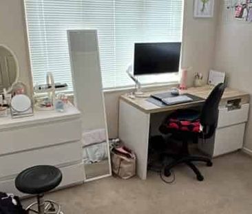 Light and bright in Northcross - minor dwelling also available - Photo 4