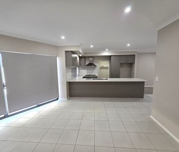 $700 per week - Photo 4