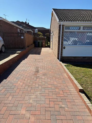 2 bedroom semi-detached bungalow to rent - Photo 3