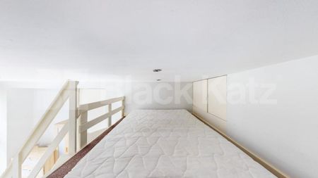 Beautiful studio set on a tree lined street mins to maida vale tube and shops - Photo 2