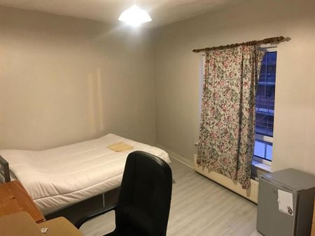 4 bedroom flat to rent - Photo 5