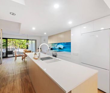 Relaxed Fully Furnished Retreat in Sought-After Sunshine Beach - Photo 6