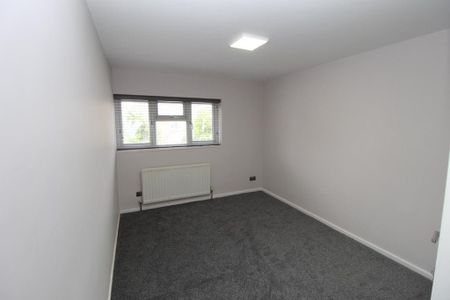 4 bedroom flat to rent - Photo 2