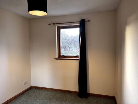 2 bedroom ground floor flat to rent - Photo 2