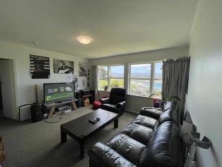 3 Bedrooms in Melrose - Photo 5