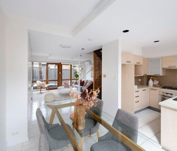 Hidden laneway gem in the beating heart of Carlton - Photo 1