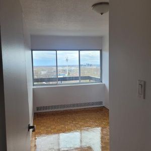 Grand 4 1/2 chauffé, eau chaude, électros - Photo 2