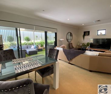 FANTASTIC TOWNHOUSE WALKING DISTANCE TO CAFES - Photo 5