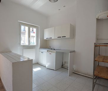 Appartement 1 pièces 31m2 MARSEILLE 5EME 600 euros - Photo 1