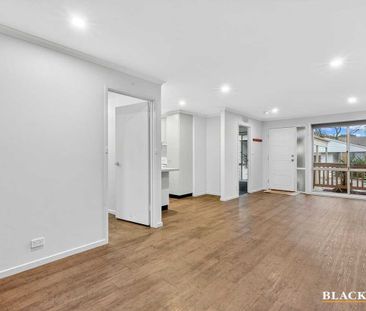 Pet friendly single level living - Photo 1