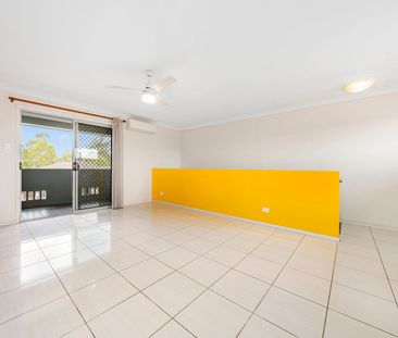 Stylish & Convenient 1-Bedroom Townhouse - Photo 3