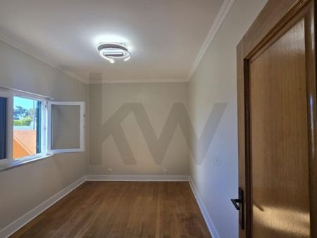 4 room luxury House for rent in Charneca de Caparica, Portugal - Photo 2