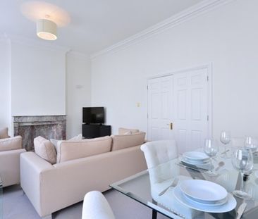 Two Bedroom Flat to rent in London - Photo 4