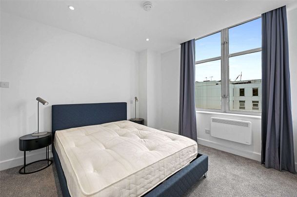 A newly refurbished two bedroom apartment in a convenient City location - Photo 1