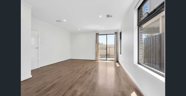 Townhouse In Great Location! - Photo 1