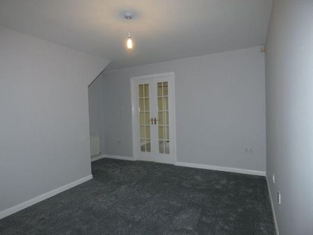 2 bedroom end of terrace house to rent - Photo 3